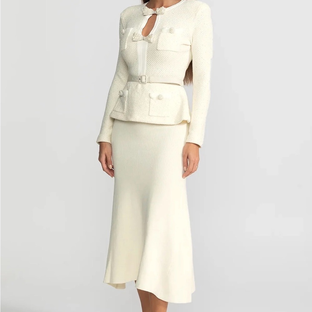 SIERRA DARIEN Elegant Cream Knit Midi Dress with Belted Waist